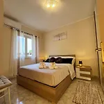 L' Antico Scoglio Comfort Scalo - 4,7 E 11 Ospiti - Navetta Aeroporto-stazione & Multi-destinazioni - Piscina - A 300mt - Giardino E Zona Pranzo All'aperto - Wifi & Smarttv - Aria Condizionata Apartment *