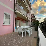 شقة L' Antico Scoglio Comfort Scalo - Fino A 11 Ospiti - Piscina - Navetta Aeroporto-stazione & Multi-destinazioni - A 300mt - Giardino E Zona Pranzo All'aperto - Wifi & Smarttv - Aria Condizionata