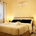 L' Antico Scoglio Comfort Scalo - Fino A 11 Ospiti - Piscina - Navetta Aeroporto-stazione & Multi-destinazioni - A 300mt - Giardino E Zona Pranzo All'aperto - Wifi & Smarttv - Aria Condizionata شقة