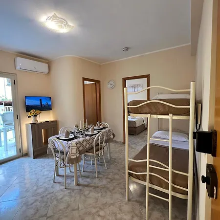 דירה L' Antico Scoglio Comfort Scalo - 4,7 E 11 Ospiti - Navetta Aeroporto-stazione & Multi-destinazioni - Piscina - A 300mt - Giardino E Zona Pranzo All'aperto - Wifi & Smarttv - Aria Condizionata