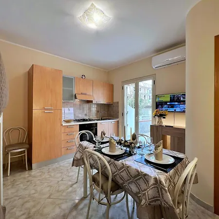 L' Antico Scoglio Comfort Scalo - 4,7 E 11 Ospiti - Navetta Aeroporto-stazione & Multi-destinazioni - Piscina - A 300mt - Giardino E Zona Pranzo All'aperto - Wifi & Smarttv - Aria Condizionata Apartamento Nocera Terinese
