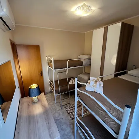 L' Antico Scoglio Comfort Scalo - 4,7 E 11 Ospiti - Navetta Aeroporto-stazione & Multi-destinazioni - Piscina - A 300mt - Giardino E Zona Pranzo All'aperto - Wifi & Smarttv - Aria Condizionata Nocera Terinese