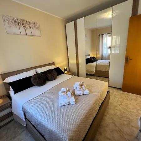 L' Antico Scoglio Comfort Scalo - 4,7 E 11 Ospiti - Navetta Aeroporto-stazione & Multi-destinazioni - Piscina - A 300mt - Giardino E Zona Pranzo All'aperto - Wifi & Smarttv - Aria Condizionata Apartamento Nocera Terinese