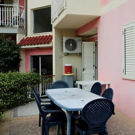 L' Antico Scoglio Comfort Nocera Terinese Scalo - 4,7 E 11 Ospiti - Navetta Aeroporto-stazione & Multi-destinazioni - Piscina - A 300mt - Giardino E Zona Pranzo All'aperto - Wifi & Smarttv - Aria Condizionata