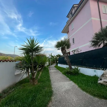 L' Antico Scoglio - Comfort Nocera Terinese Scalo - 4,7 E 11 Ospiti - Piscina - A 300mt - Giardino E Zona Pranzo All'aperto - Wifi&smarttv - Aria Condizionata Appartamento