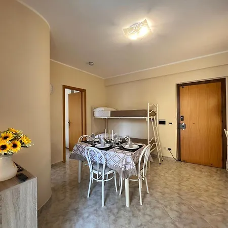 L' Antico Scoglio - Comfort Nocera Terinese Scalo - 4,7 E 11 Ospiti - Piscina - A 300mt - Giardino E Zona Pranzo All'aperto - Wifi&smarttv - Aria Condizionata Appartamento Fronte Aguglieri