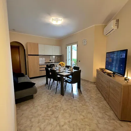 L' Antico Scoglio - Ricchi Di Comfort In Centro A Nocera Terinese - 4,7 E 11 Ospiti - Piscina - A 5' - Giardino E Zona Pranzo All'aperto - Wifi & Smarttv - Aria Condizionata Fronte Aguglieri