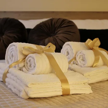 Διαμέρισμα L' Antico Scoglio - Ricchi Di Comfort In Centro A Nocera Terinese - 4,7 E 11 Ospiti - Piscina - A 5' - Giardino E Zona Pranzo All'aperto - Wifi & Smarttv - Aria Condizionata Fronte Aguglieri