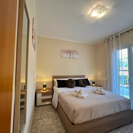L' Antico Scoglio Comfort Nocera Terinese Scalo - 4,7 E 11 Ospiti - Navetta Aeroporto-stazione & Multi-destinazioni - Piscina - A 300mt - Giardino E Zona Pranzo All'aperto - Wifi & Smarttv - Aria Condizionata Apartment Fronte Aguglieri