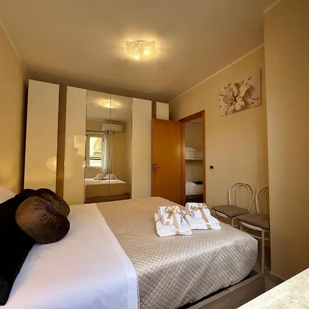 L' Antico Scoglio - Ricchi Di Comfort In Centro A Nocera Terinese - 4,7 E 11 Ospiti - Piscina - A 5' - Giardino E Zona Pranzo All'aperto - Wifi & Smarttv - Aria Condizionata Fronte Aguglieri