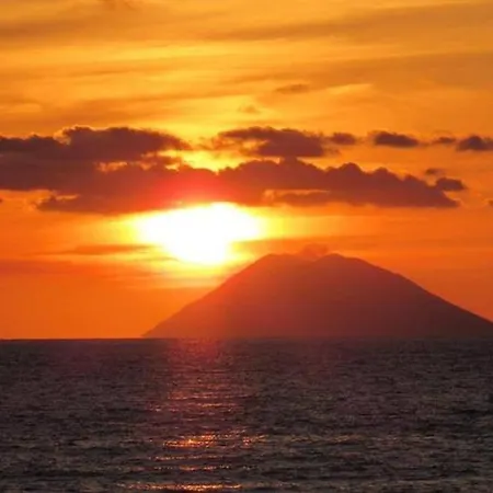 L' Antico Scoglio Comfort Nocera Terinese Scalo - 4,7 E 11 Ospiti - Navetta Aeroporto-stazione & Multi-destinazioni - Piscina - A 300mt - Giardino E Zona Pranzo All'aperto - Wifi & Smarttv - Aria Condizionata Apartment