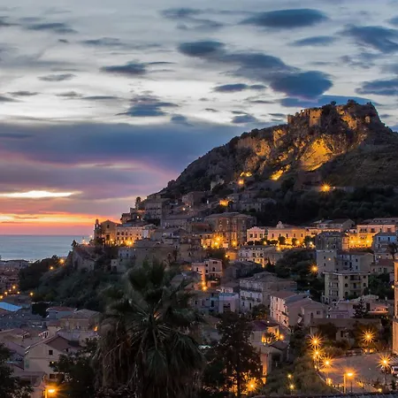 L' Antico Scoglio - Ricchi Di Comfort In Centro A Nocera Terinese - 4,7 E 11 Ospiti - Piscina - A 5' - Giardino E Zona Pranzo All'aperto - Wifi & Smarttv - Aria Condizionata * Fronte Aguglieri