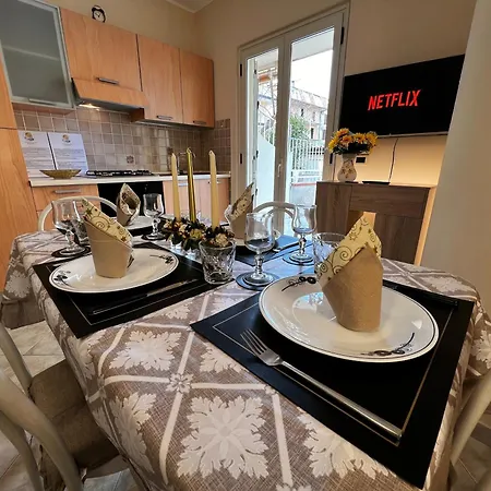 L' Antico Scoglio Comfort Scalo - 4,7 E 11 Ospiti - Navetta Aeroporto-stazione & Multi-destinazioni - Piscina - A 300mt - Giardino E Zona Pranzo All'aperto - Wifi & Smarttv - Aria Condizionata *