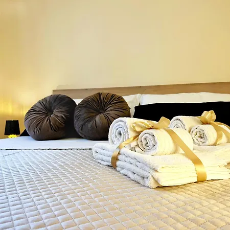 شقة L' Antico Scoglio Comfort Scalo - Fino A 11 Ospiti - Piscina - Navetta Aeroporto-stazione & Multi-destinazioni - A 300mt - Giardino E Zona Pranzo All'aperto - Wifi & Smarttv - Aria Condizionata