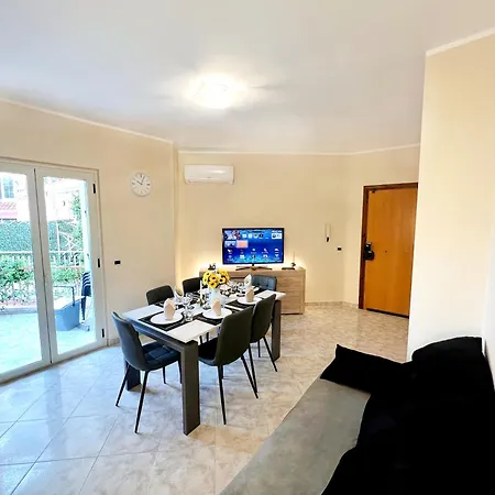 Apartamento L' Antico Scoglio Comfort Scalo - Fino A 11 Ospiti - Piscina - Navetta Aeroporto-stazione & Multi-destinazioni - A 300mt - Giardino E Zona Pranzo All'aperto - Wifi & Smarttv - Aria Condizionata *