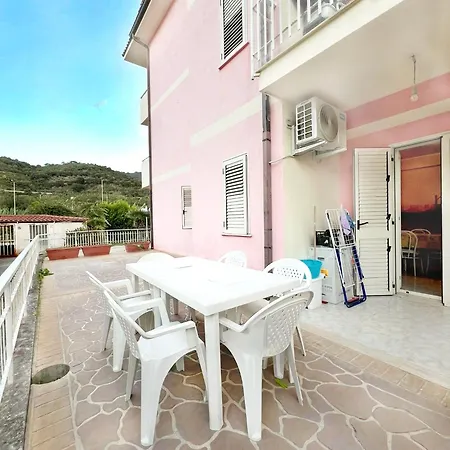 L' Antico Scoglio Comfort Scalo - Fino A 11 Ospiti - Piscina - Navetta Aeroporto-stazione & Multi-destinazioni - A 300mt - Giardino E Zona Pranzo All'aperto - Wifi & Smarttv - Aria Condizionata * Nocera Terinese