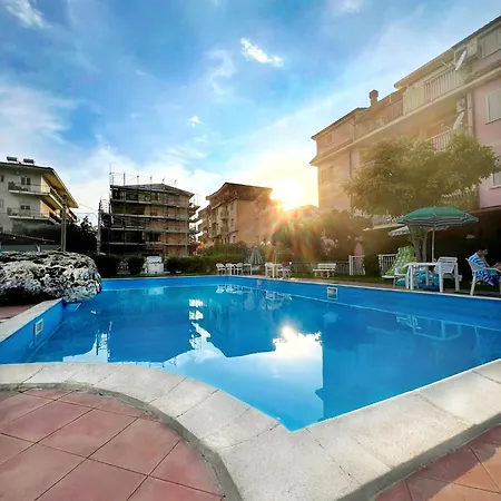 L' Antico Scoglio Comfort Scalo - Fino A 11 Ospiti - Piscina - Navetta Aeroporto-stazione & Multi-destinazioni - A 300mt - Giardino E Zona Pranzo All'aperto - Wifi & Smarttv - Aria Condizionata Nocera Terinese