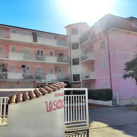 Apartamento L' Antico Scoglio Comfort Scalo - Fino A 11 Ospiti - Piscina - Navetta Aeroporto-stazione & Multi-destinazioni - A 300mt - Giardino E Zona Pranzo All'aperto - Wifi & Smarttv - Aria Condizionata Nocera Terinese