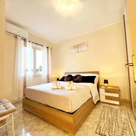 Apartment L' Antico Scoglio Comfort Scalo - Fino A 11 Ospiti - Piscina - Navetta Aeroporto-stazione & Multi-destinazioni - A 300mt - Giardino E Zona Pranzo All'aperto - Wifi & Smarttv - Aria Condizionata