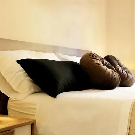 Apartment L' Antico Scoglio Comfort Scalo - Fino A 11 Ospiti - Piscina - Navetta Aeroporto-stazione & Multi-destinazioni - A 300mt - Giardino E Zona Pranzo All'aperto - Wifi & Smarttv - Aria Condizionata