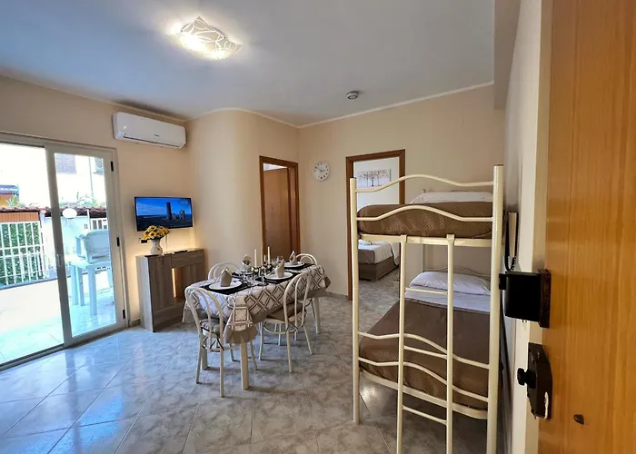Apartamento L' Antico Scoglio Comfort Nocera Terinese Scalo - 4,7 E 11 Ospiti - Navetta Aeroporto-stazione & Multi-destinazioni - Piscina - A 300mt - Giardino E Zona Pranzo All'aperto - Wifi & Smarttv - Aria Condizionata