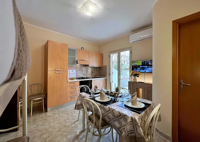 L' Antico Scoglio Comfort Nocera Terinese Scalo - 4,7 E 11 Ospiti - Navetta Aeroporto-stazione & Multi-destinazioni - Piscina - A 300mt - Giardino E Zona Pranzo All'aperto - Wifi & Smarttv - Aria Condizionata Apartamento Fronte Aguglieri