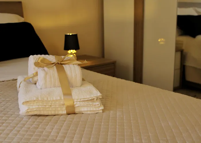 L' Antico Scoglio Comfort Nocera Terinese Scalo - 4,7 E 11 Ospiti - Navetta Aeroporto-stazione & Multi-destinazioni - Piscina - A 300mt - Giardino E Zona Pranzo All'aperto - Wifi & Smarttv - Aria Condizionata *