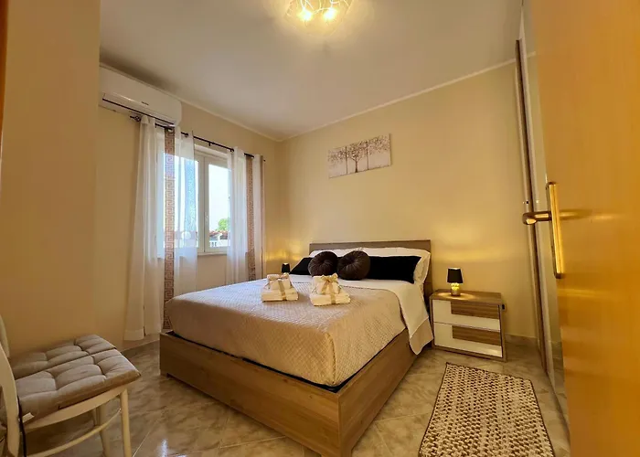 L' Antico Scoglio Comfort Scalo - 4,7 E 11 Ospiti - Navetta Aeroporto-stazione & Multi-destinazioni - Piscina - A 300mt - Giardino E Zona Pranzo All'aperto - Wifi & Smarttv - Aria Condizionata דירה *