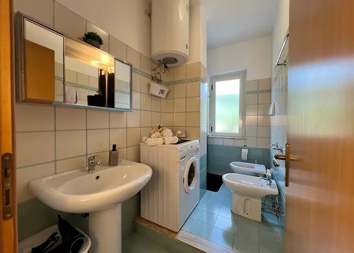 L' Antico Scoglio Comfort Scalo - 4,7 E 11 Ospiti - Navetta Aeroporto-stazione & Multi-destinazioni - Piscina - A 300mt - Giardino E Zona Pranzo All'aperto - Wifi & Smarttv - Aria Condizionata Nocera Terinese