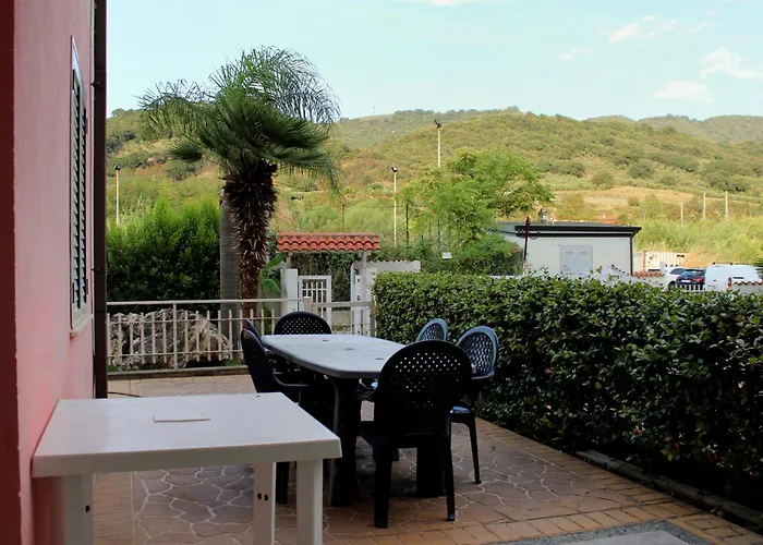 L' Antico Scoglio Comfort Nocera Terinese Scalo - 4,7 E 11 Ospiti - Navetta Aeroporto-stazione & Multi-destinazioni - Piscina - A 300mt - Giardino E Zona Pranzo All'aperto - Wifi & Smarttv - Aria Condizionata *