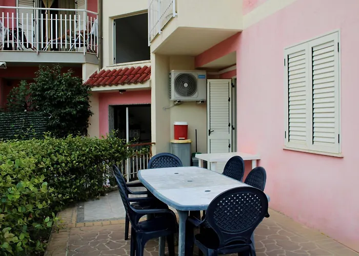 L' Antico Scoglio Comfort Scalo - 4,7 E 11 Ospiti - Navetta Aeroporto-stazione & Multi-destinazioni - Piscina - A 300mt - Giardino E Zona Pranzo All'aperto - Wifi & Smarttv - Aria Condizionata