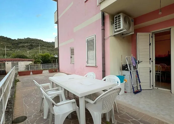 L' Antico Scoglio Comfort Scalo - 4,7 E 11 Ospiti - Navetta Aeroporto-stazione & Multi-destinazioni - Piscina - A 300mt - Giardino E Zona Pranzo All'aperto - Wifi & Smarttv - Aria Condizionata דירה *