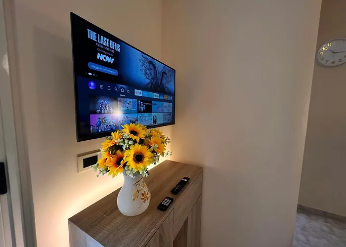 Apartamento L' Antico Scoglio Comfort Nocera Terinese Scalo - 4,7 E 11 Ospiti - Navetta Aeroporto-stazione & Multi-destinazioni - Piscina - A 300mt - Giardino E Zona Pranzo All'aperto - Wifi & Smarttv - Aria Condizionata Fronte Aguglieri