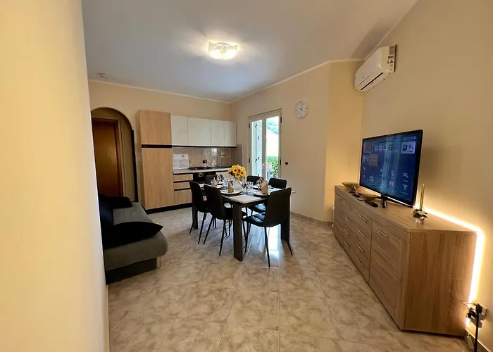 L' Antico Scoglio Comfort Nocera Terinese Scalo - 4,7 E 11 Ospiti - Navetta Aeroporto-stazione & Multi-destinazioni - Piscina - A 300mt - Giardino E Zona Pranzo All'aperto - Wifi & Smarttv - Aria Condizionata Fronte Aguglieri