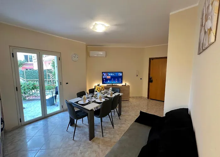 L' Antico Scoglio Comfort Nocera Terinese Scalo - 4,7 E 11 Ospiti - Navetta Aeroporto-stazione & Multi-destinazioni - Piscina - A 300mt - Giardino E Zona Pranzo All'aperto - Wifi & Smarttv - Aria Condizionata * Fronte Aguglieri