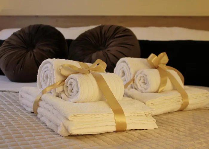 Apartamento L' Antico Scoglio Comfort Nocera Terinese Scalo - 4,7 E 11 Ospiti - Navetta Aeroporto-stazione & Multi-destinazioni - Piscina - A 300mt - Giardino E Zona Pranzo All'aperto - Wifi & Smarttv - Aria Condizionata Fronte Aguglieri