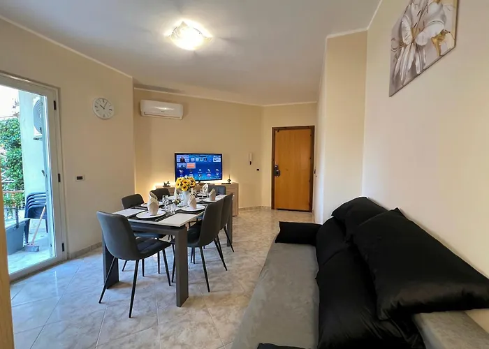 L' Antico Scoglio Comfort Nocera Terinese Scalo - 4,7 E 11 Ospiti - Navetta Aeroporto-stazione & Multi-destinazioni - Piscina - A 300mt - Giardino E Zona Pranzo All'aperto - Wifi & Smarttv - Aria Condizionata