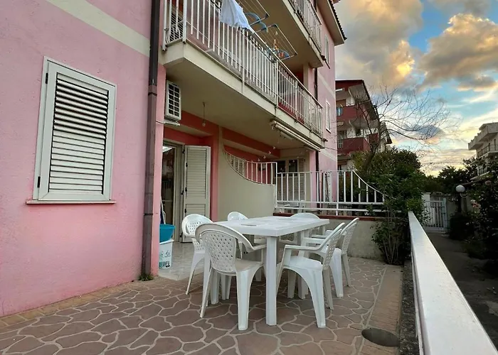 Apartamento L' Antico Scoglio Comfort Nocera Terinese Scalo - 4,7 E 11 Ospiti - Navetta Aeroporto-stazione & Multi-destinazioni - Piscina - A 300mt - Giardino E Zona Pranzo All'aperto - Wifi & Smarttv - Aria Condizionata