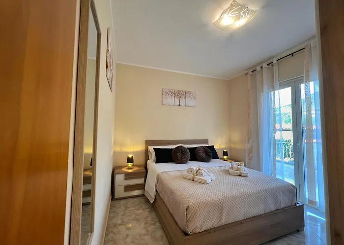 L' Antico Scoglio Comfort Scalo - 4,7 E 11 Ospiti - Navetta Aeroporto-stazione & Multi-destinazioni - Piscina - A 300mt - Giardino E Zona Pranzo All'aperto - Wifi & Smarttv - Aria Condizionata Apartamento Nocera Terinese
